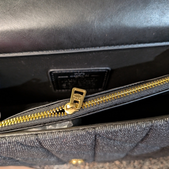 Source Unknown Quilted Gray Crossbody with Gold Accent - Picture 10 of 15